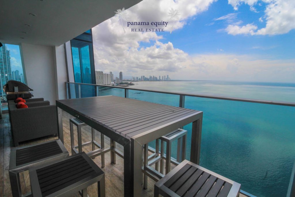 Front-Side Luxury in Grand Tower Panama