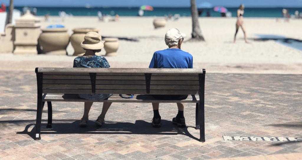 Why Panama is a great place to retire. retirees on bench beside beach