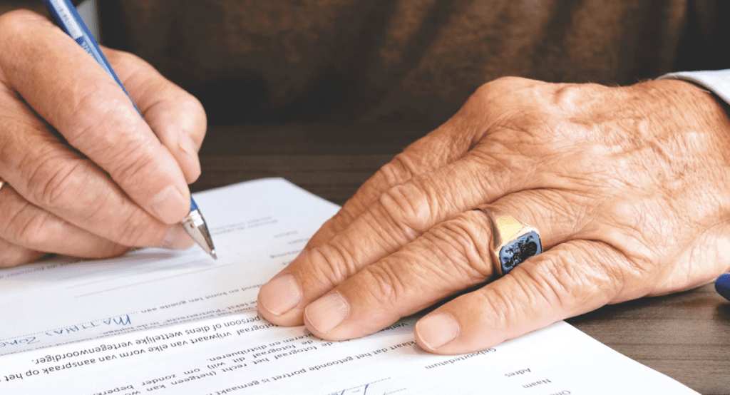 Applying for a pensionado visa in panama signing