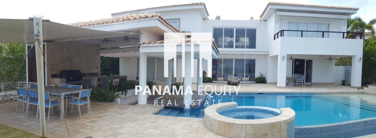 Villa Vistamar – Amplia residencia en Comunidad de Playa y Golf