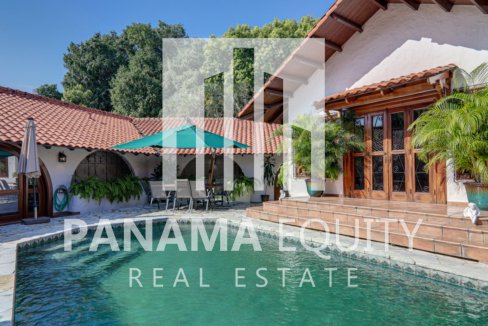 Mediterranean-Style Villa for sale in Altos del Golf  (13)
