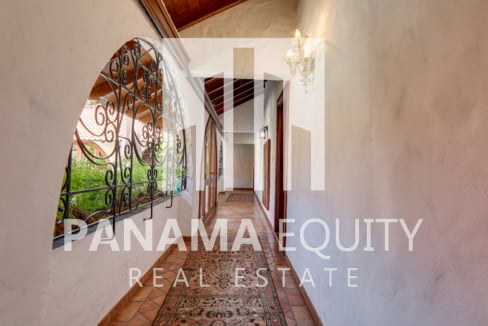 Mediterranean-Style Villa for sale in Altos del Golf  (24)