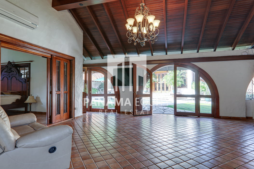 Mediterranean-Style Villa for sale in Altos del Golf  (3)