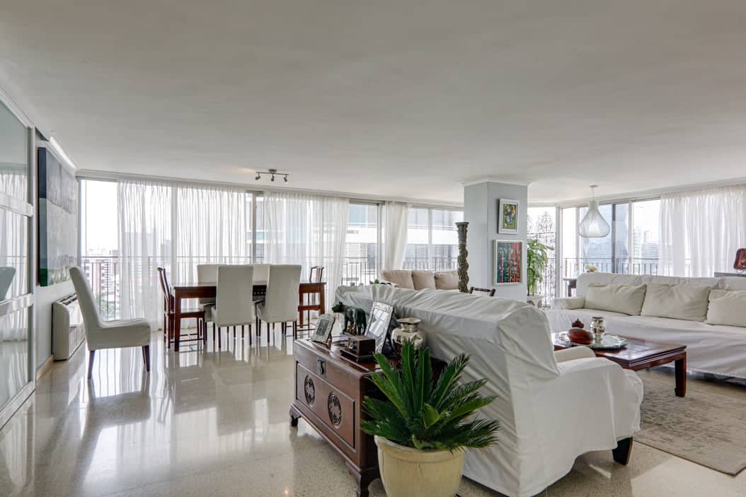 Stunning Floor To Ceiling Glass Windows In this Panama Condo For Sale