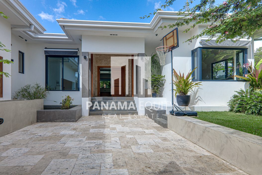 Se Vende Espectacular Casa Unifamiliar de Campo de Golf de Panamá