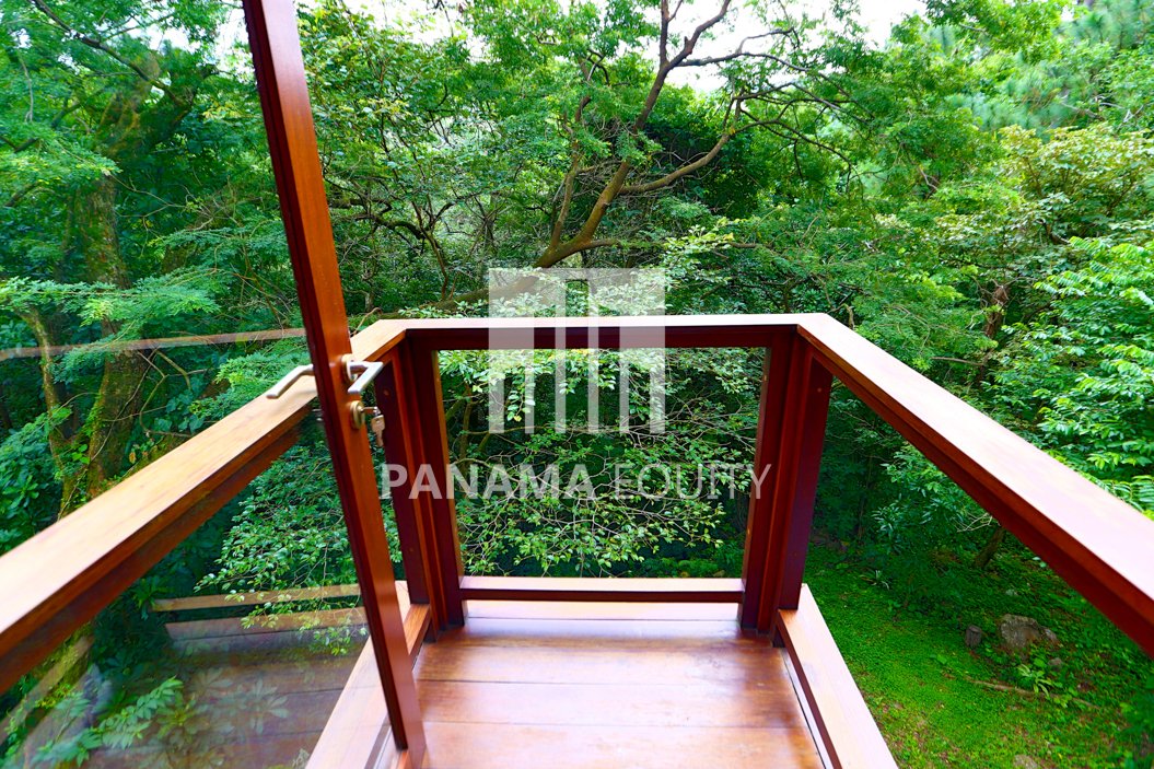 Picturesque House For Sale in Altos, Panama-14