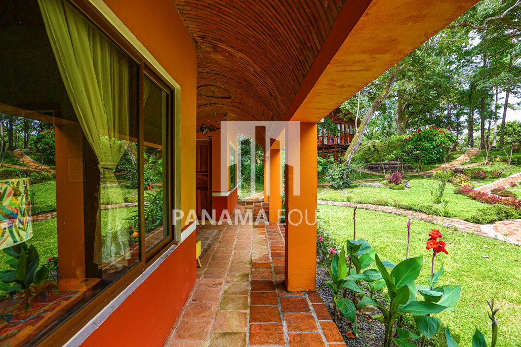 Picturesque House For Sale in Altos, Panama-25