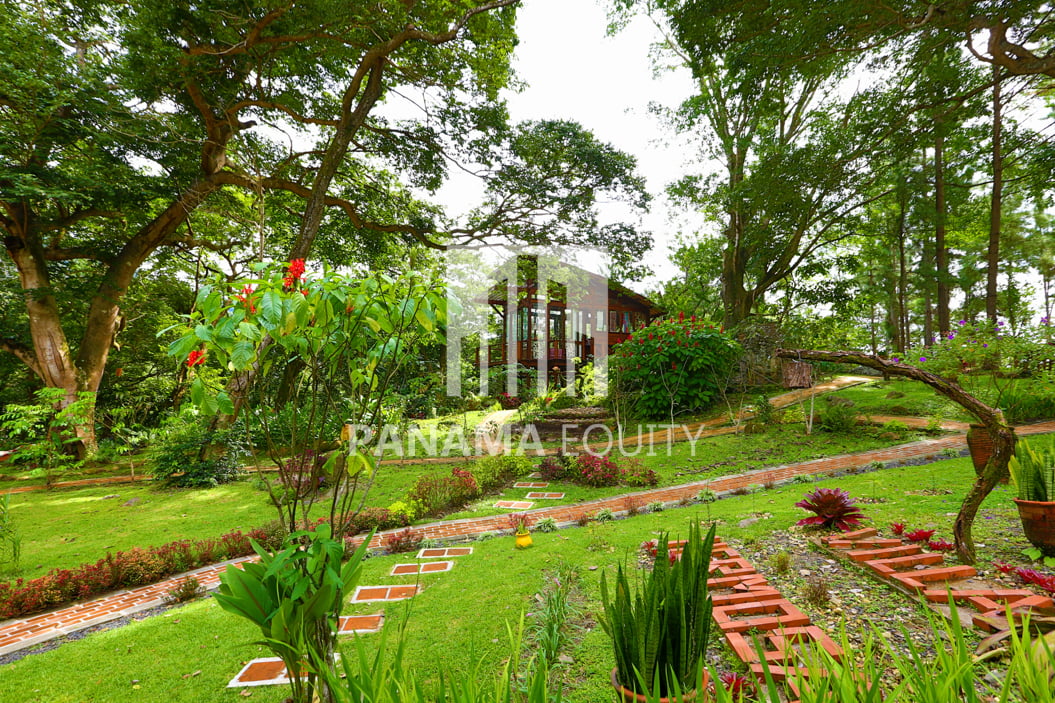 Picturesque House For Sale in Altos, Panama-5