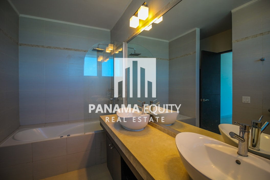 Two-Bedroom Furnished Condo for rent in Destiny Avenida Balboa Panama (6)