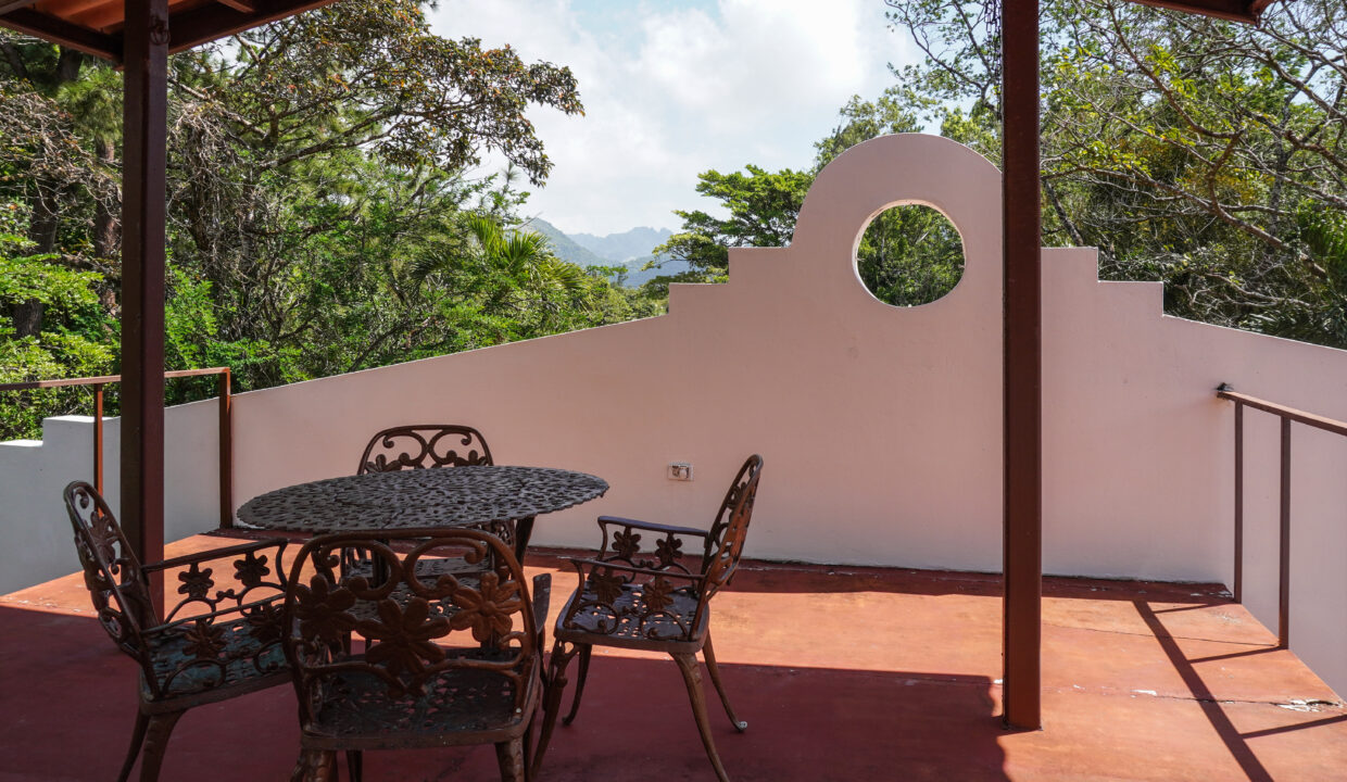 El Valle Panama home + 2 casitas for sale