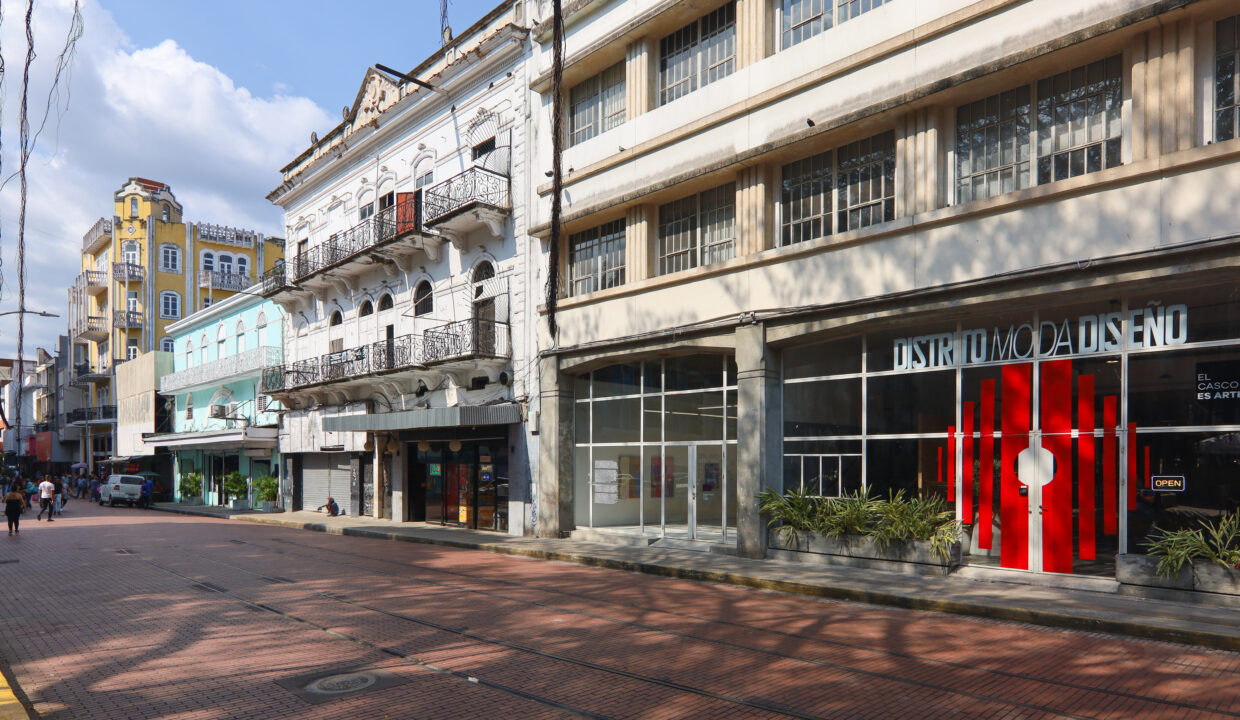 La Ilusion Avenida Central Panama building for sale