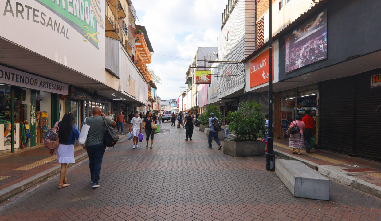 La Ilusion Avenida Central Panama building for sale